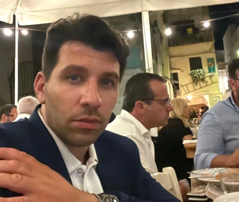 Naxos 2026, Giannetto dice addio a De Luca e Sud chiama Nord: “Basta, troppa ingerenza dall’alto. Scelgo i giardinesi” Naxos 2026, Giannetto dice addio a De Luca e Sud chiama Nord: “Basta, troppa ingerenza dall’alto. Scelgo i giardinesi”