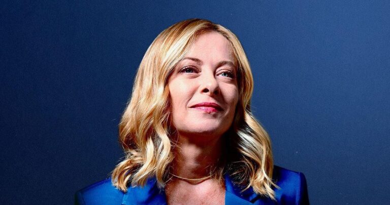 Meloni: “Chi non salta comunista è”