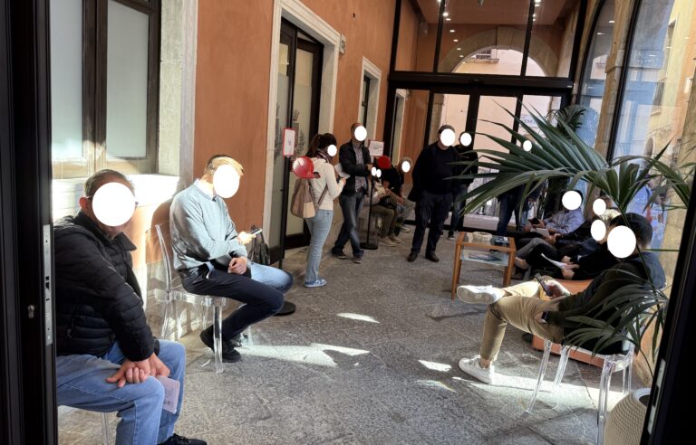 Taormina, attese estenuanti e cartelle errate: incubo tributi per i contribuenti