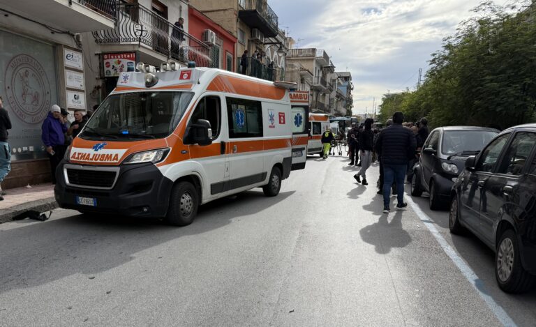 Naxos, grave incidente sulla SS114: scontro scooter-pedone, 3 feriti