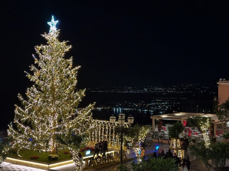 Natale a Taormina: aspettando il calendario eventi, altre città sono già pronte
