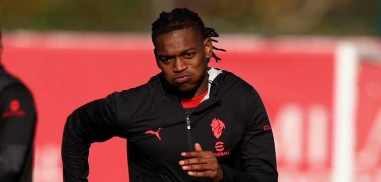 Milan, sospiro di sollievo per Leao: l’infortunio non è grave