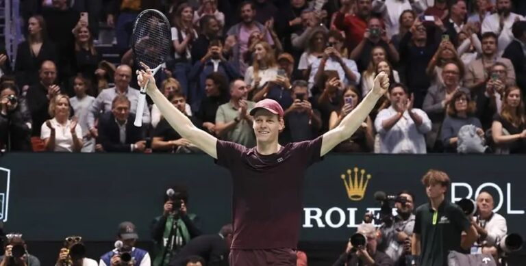 Sinner trionfa al Masters 1000 di Parigi e torna numero 1 del mondo