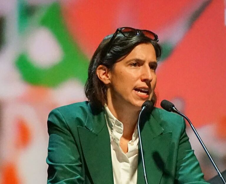 Schlein: “Inaccettabili accuse sessiste contro Meloni. Il regime russo offende il nostro Paese”