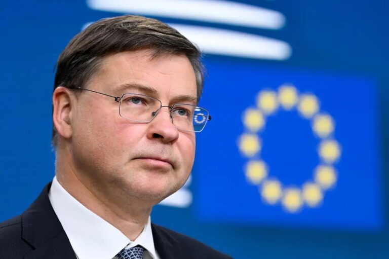 Dombrovskis: “Il deficit dell’Italia scenderà sotto il 3%”