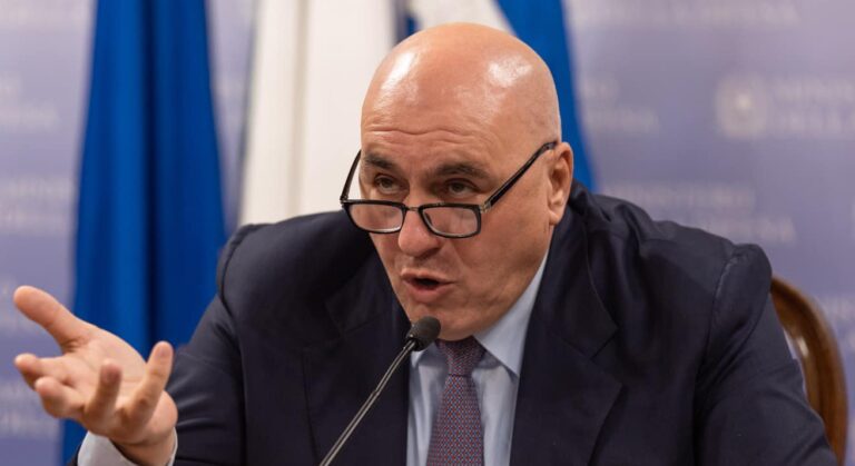 Crosetto: “4,4 mld per lo scudo spaziale, è irrinunciabile”