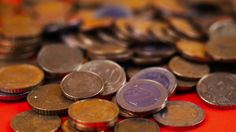 Bankitalia, debito pubblico in calo
