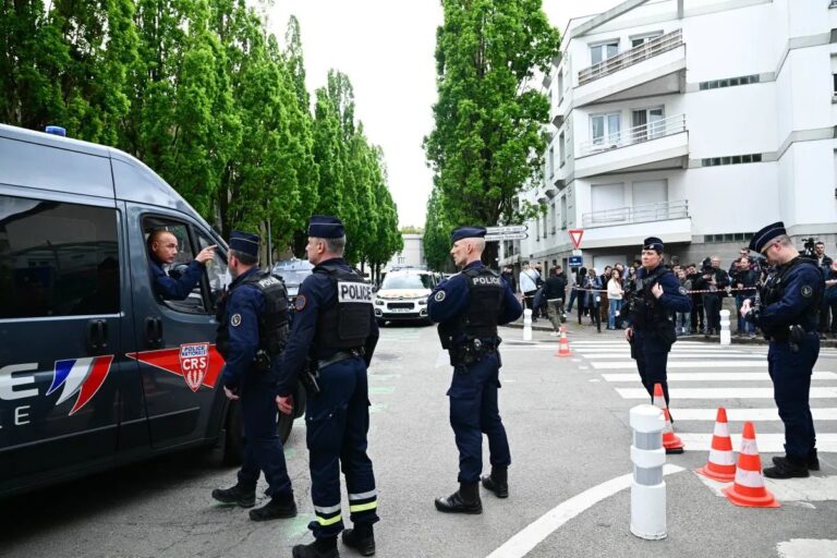 Francia, un uomo grida “Allahu Akbar” e investe 10 persone: 4 feriti gravi