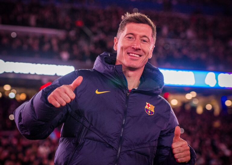 Milan-Lewandowski, Tare beffato: il bomber sceglie un tridente stellare