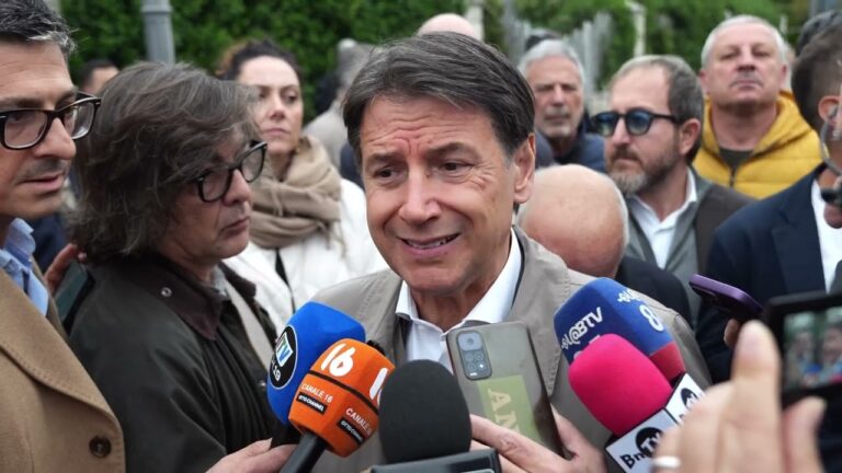 Conte: “Manovra che non serve al Paese”