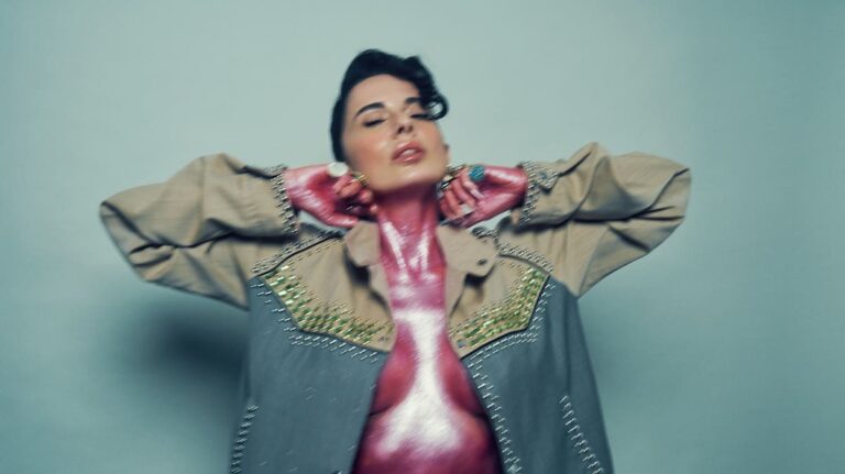 Paola Iezzi torna con il nuovo singolo “Superstar”