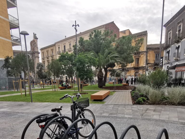 Catania, ultimato il restyling di Piazza Turi Ferro: un nuovo spazio urbano verde Catania, ultimato il restyling di Piazza Turi Ferro: un nuovo spazio urbano verde