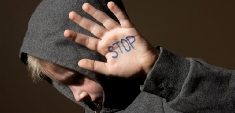 Violenza giovanile, basta giustificazioni. E’ l’ora della severità