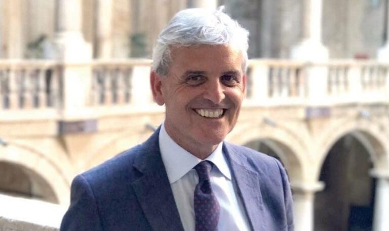 Forza Italia silura De Luca: “Prima incassa e poi insulta. Il resto è un teatrino”