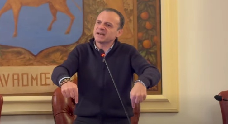 De Luca: “Al Comune di Taormina tanti comportamenti non sono cambiati. Nel 2026 li farò cambiare io” De Luca: “Al Comune di Taormina tanti comportamenti non sono cambiati. Nel 2026 li farò cambiare io”