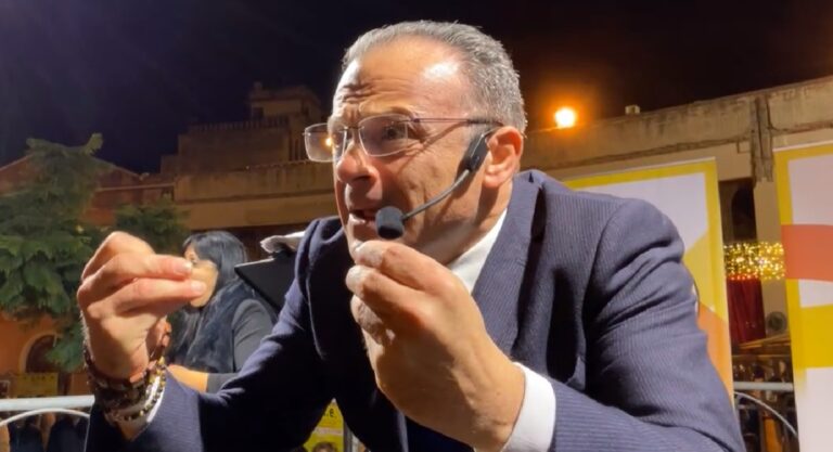 De Luca attacca i big del centrodestra: “Faccio i nomi. Sud chiama Nord si farà fuori tutti”