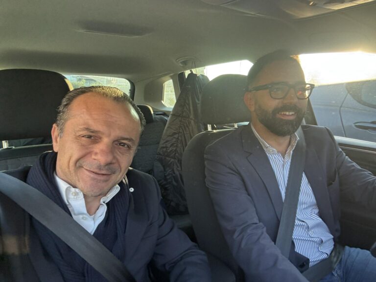 De Luca in tour per la Sicilia: “Non ci faremo travolgere”. Ma la “follia” politica di Naxos ora è una spada di Damocle