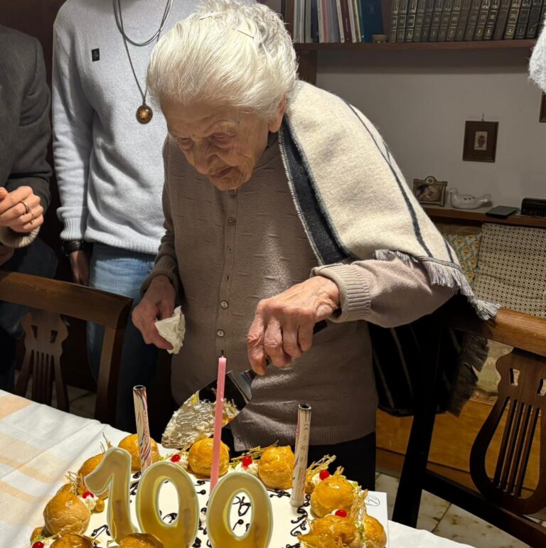 Taormina celebra i 100 anni di Lisa Dramisino: un secolo di storia, valori e amore per la comunità