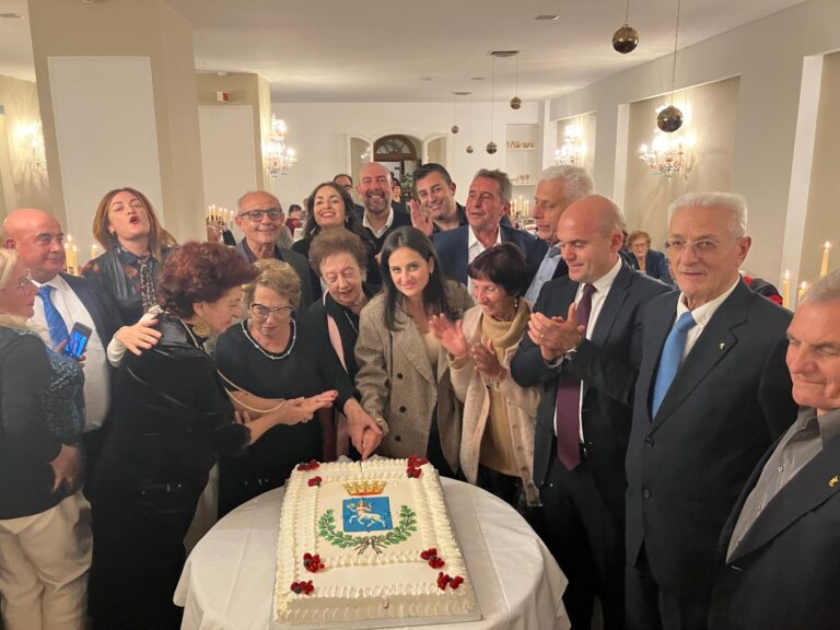 Solidarietà a Taormina: l’Associazione Albergatori offre una serata speciale a 150 anziani