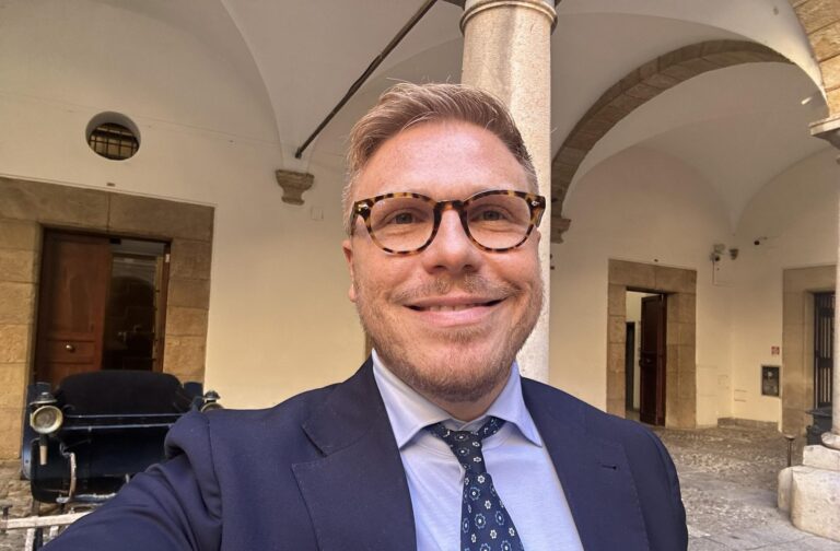 La Vardera: “A Babbo Natale ho chiesto di non portare più certi politici all’Ars”