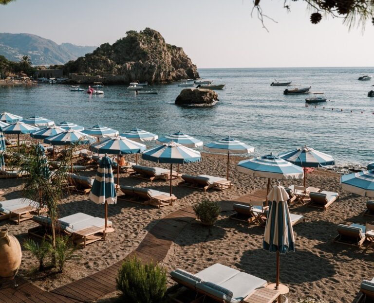 Taormina 2026, gli auguri di Villa Sant’Andrea, A Belmond Hotel: “Buon anno nuovo” 