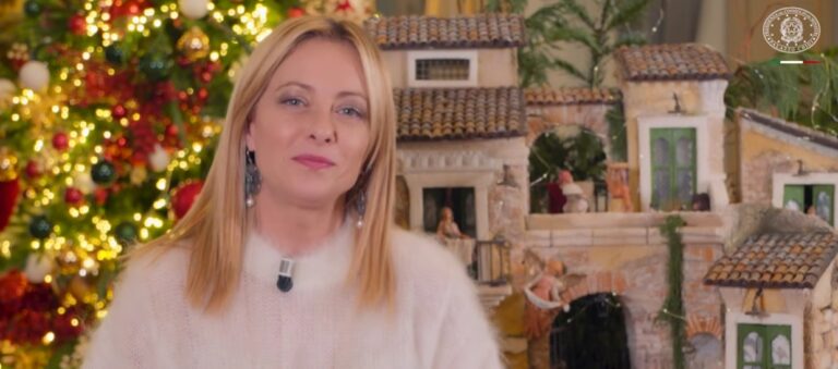 Gli auguri del premier Meloni per le festività: “La rivoluzione del presepe”