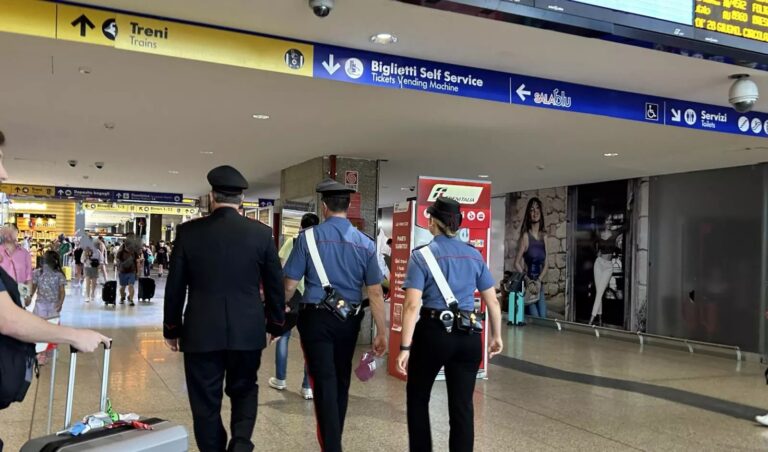 Roma, studentessa 23enne violentata all’uscita della metro