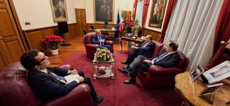 Schifani incontra i vertici Anci Sicilia: “Fondo per i Comuni crescerà di 30 milioni”