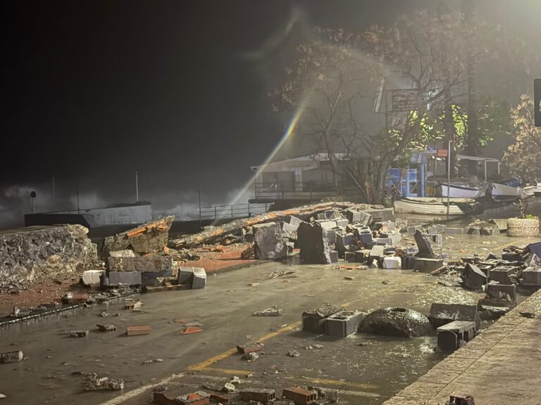Ciclone a Giardini Naxos, la mareggiata distrugge il molo Saia