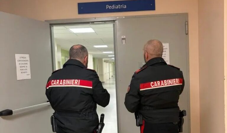 Catania, una mamma prova a soffocare la figlia di 5 mesi: i Carabinieri la bloccano