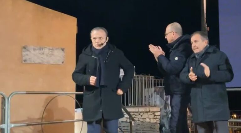 Capodanno a Taormina: due sindaci, un solo discorso. De Luca parla, Brocato applaude