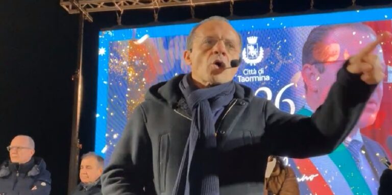 De Luca torna ad attaccare FdI e Barbagallo: “A Naxos erano in Giunta e all’opposizione. E lavoravano per la candidata…”