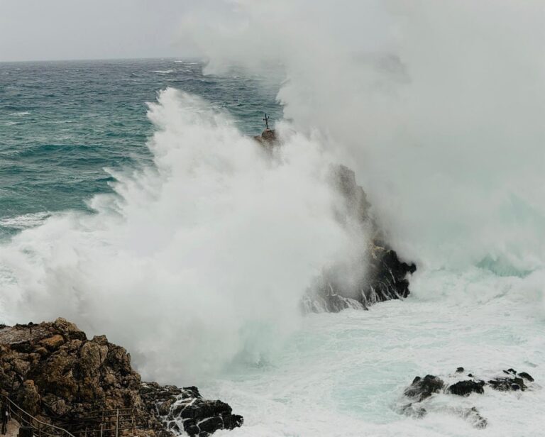 Ciclone Harry a Taormina e Naxos, ecco il segnale drammatico: la mareggiata si rafforza verso la costa