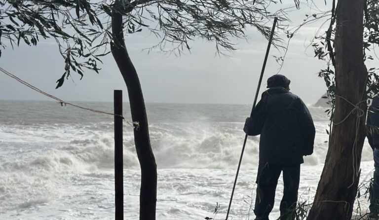 Ciclone Harry, cercatori di monete in azione a Taormina, Naxos e Letojanni