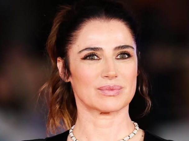 Luisa Ranieri è “La Preside”: “Tutti possiamo fare la differenza”