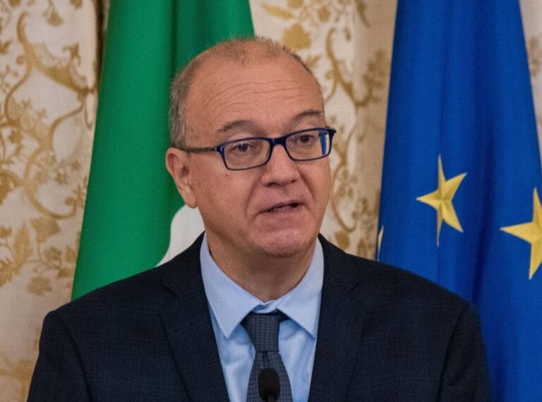 Valditara: “Possibile uso metal detector nelle scuole a maggior rischio”