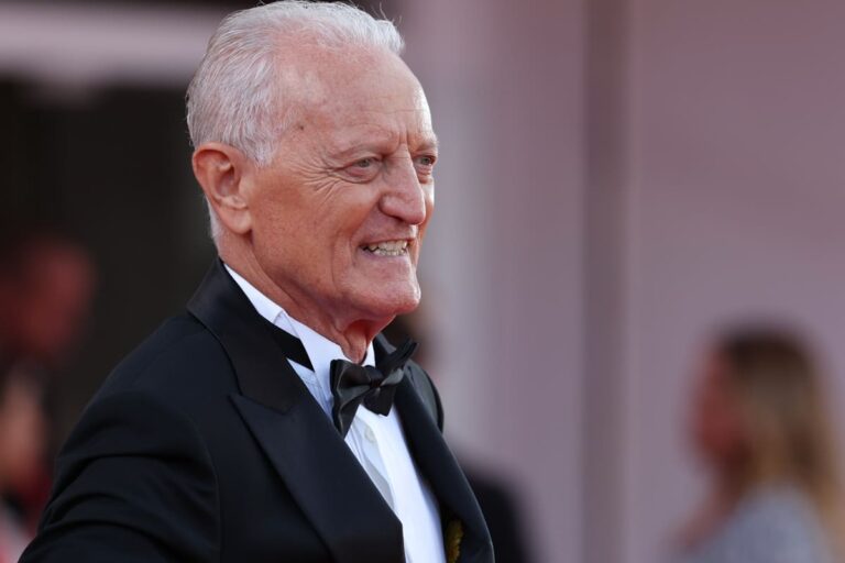 Santo Versace: “Per la moda è finita un’epoca, ora servono nuovi talenti” Santo Versace: “Per la moda è finita un’epoca, ora servono nuovi talenti”