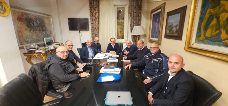 Ciclone Harry, il sindaco di Taormina riunisce il COC per l’emergenza: “Massima prudenza”