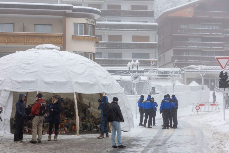 Crans-Montana, il vicesindaco: “Chiediamo scusa per le mancanze sui controlli”