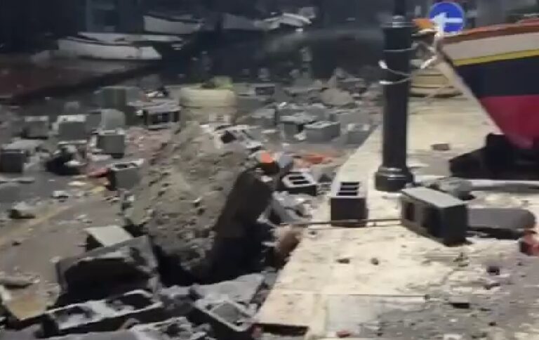 Ciclone a Naxos, mareggiata choc: lungomare spazzato via (VIDEO)