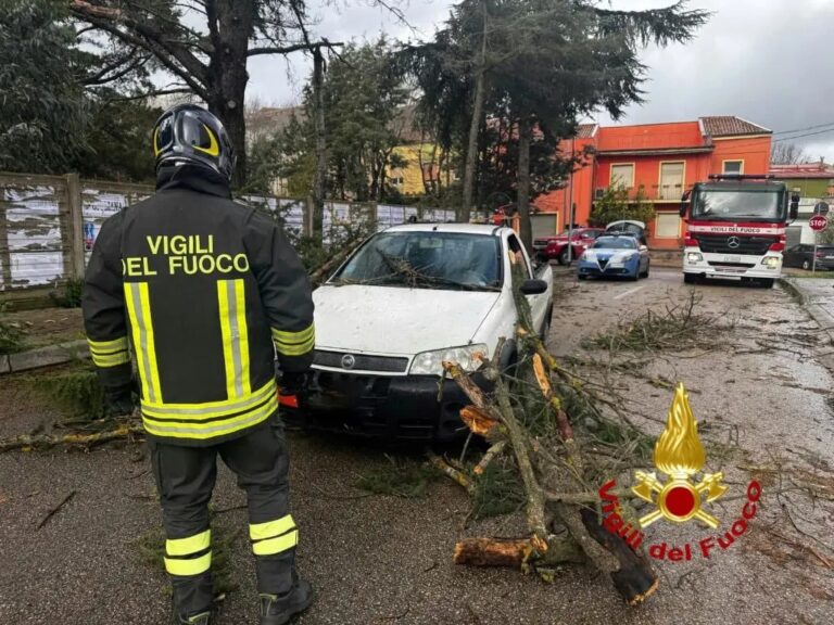 Il maltempo sferza l’Italia da nord a sud, allerta in cinque regioni