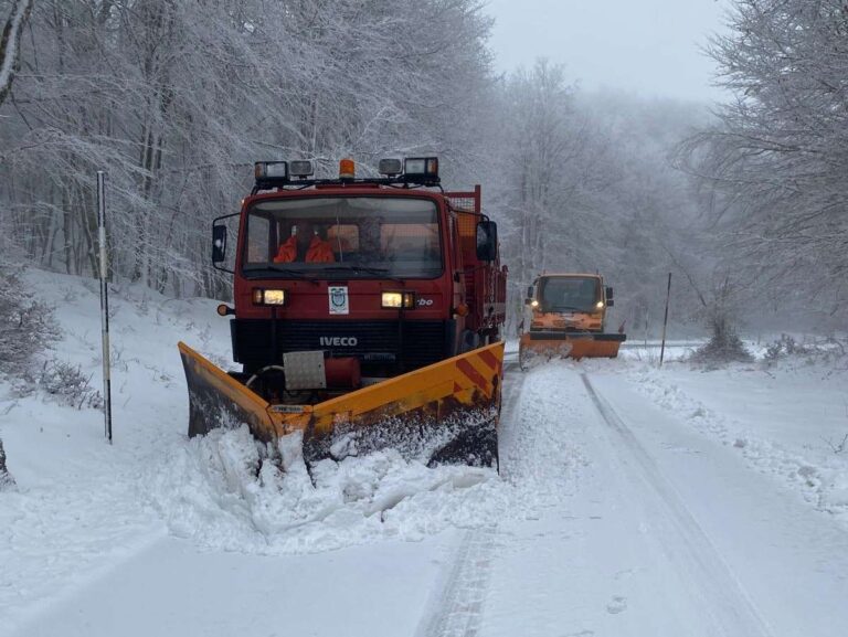 Il maltempo colpisce la Sicilia, imbiancate le Madonie. Neve e vento nel Messinese
