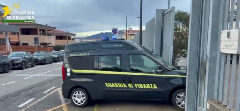 Aveva 23 kg di droga in auto