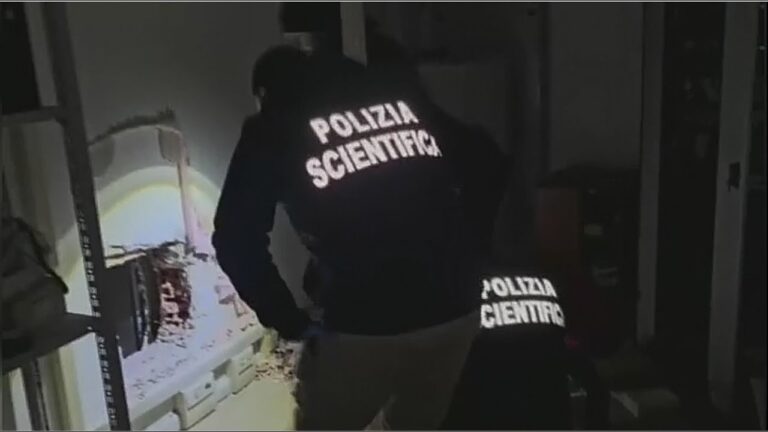 Banda del buco, 5 arresti