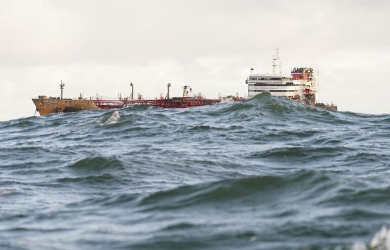 Gli Usa sequestrano la petroliera russa “Marinera” nell’Atlantico. Stop anche alla “Sophia” nei Caraibi