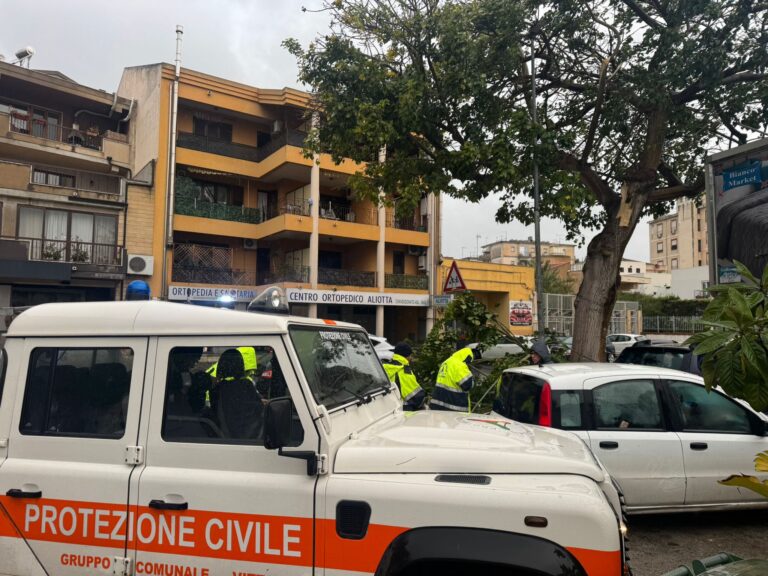 Maltempo in Sicilia, danni enormi per il Ciclone Harry: evacuate 190 persone