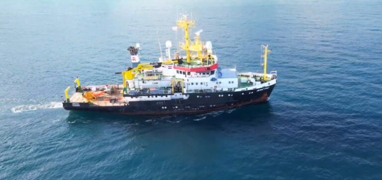 Taormina e Naxos, la nave Arctic Huzen mappa i segreti del mare (VIDEO)