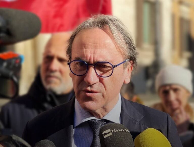 Bonelli: “Meloni ha trasformato l’Italia in protettorato di Trump”
