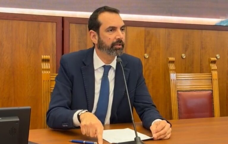 Messina, Basile lascia, rilancia e conferma il piano di De Luca: “Il monocolore serve, vi spiego perché”