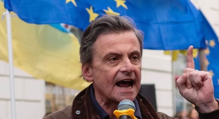 Calenda: “Serve Europa forte e armata”
